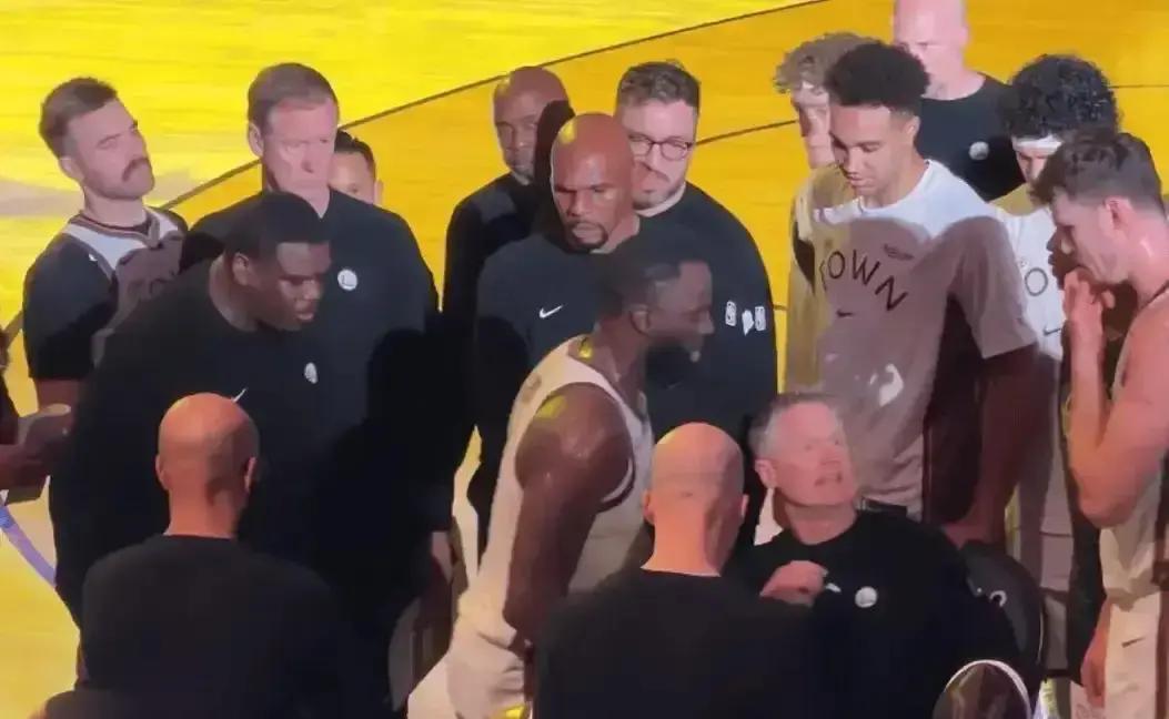 把战术板交给一个新秀？勇士这步棋走对了。
 
不是格林老了，是波杰姆斯基太懂库里