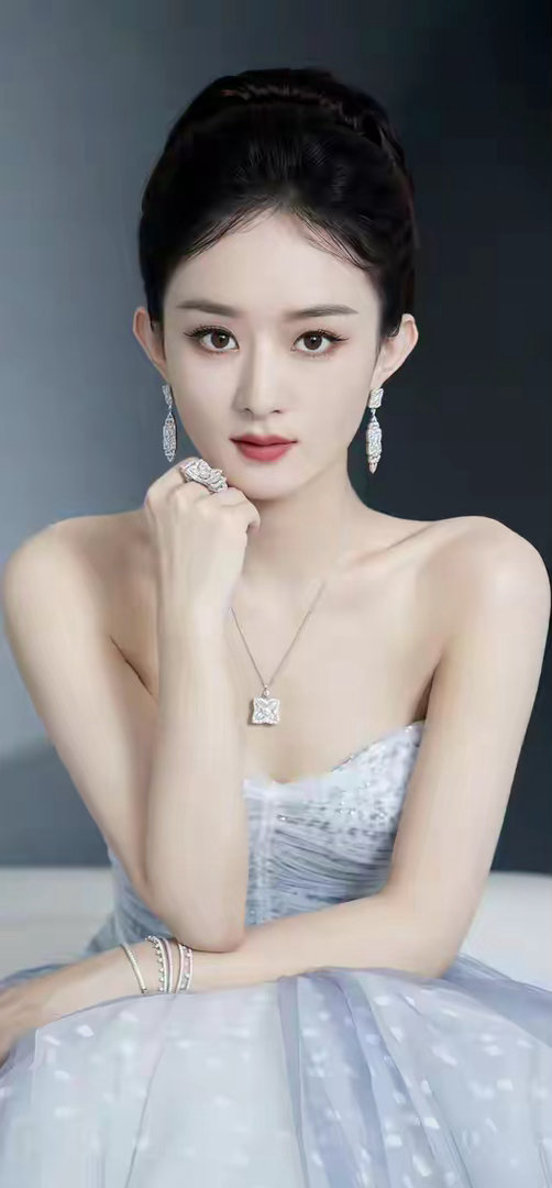 赵丽颖红毯身段屡次刷屏，柔骨细腰诠释东方韵味，自律造就美感 