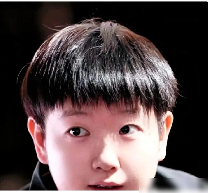 孙颖莎罕见退赛！赛场上她左脚一崴，疼得弓下腰！
 
第三局，你看着她左脚落地别了