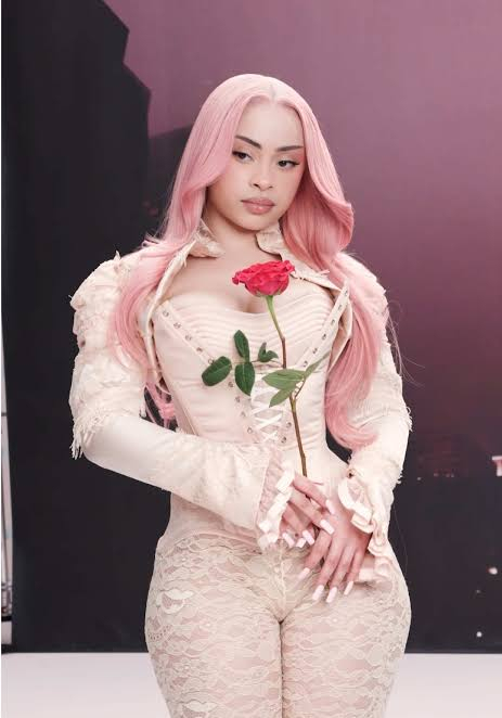 【】合同没签完，就被当主嘉宾宣传？Ice Spice因未出席 Summer Ja
