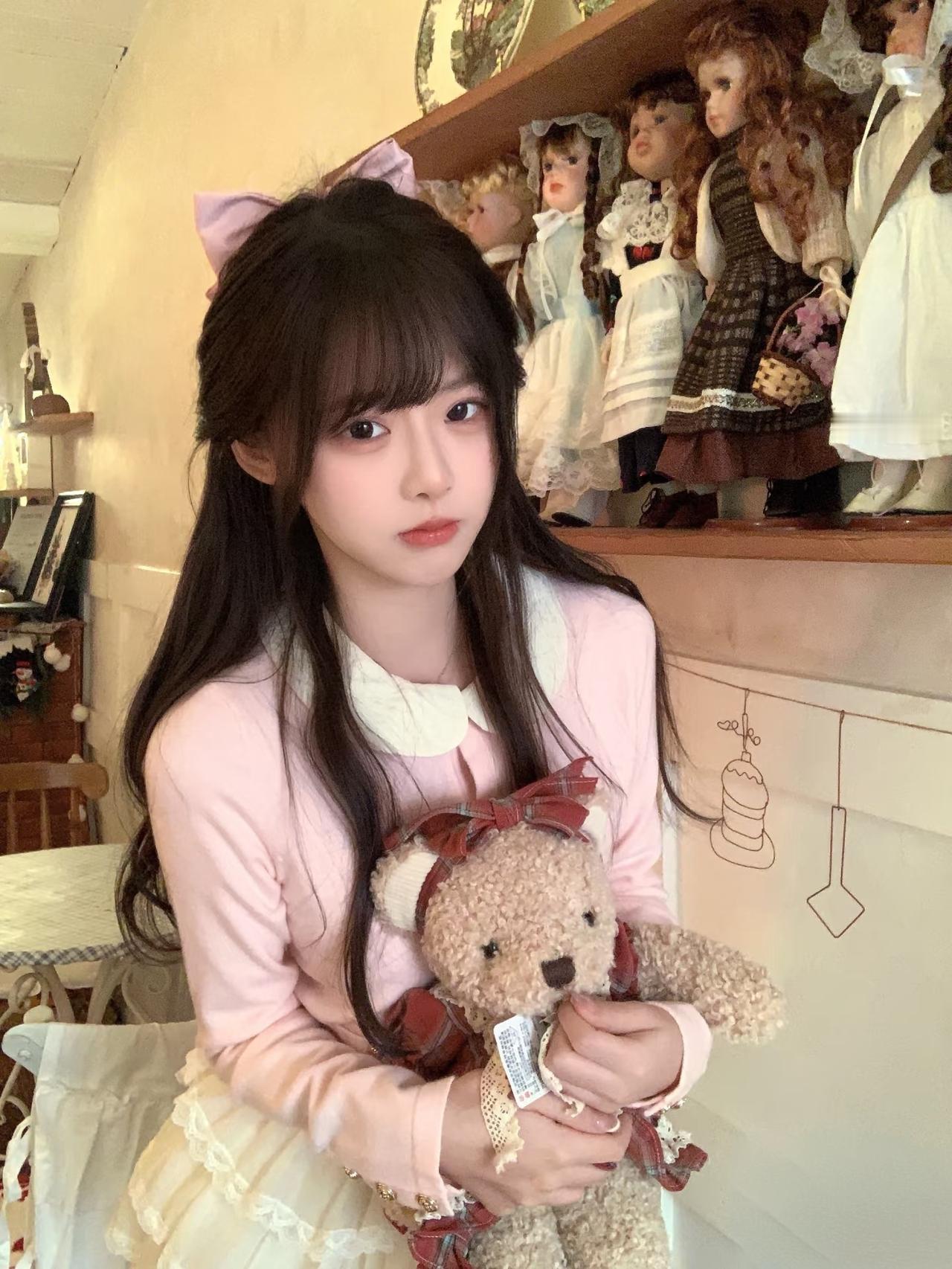 女生总以为，
日子要过得光鲜才叫幸福
盼着他功成名就，
盼着物质无忧，
可真等他