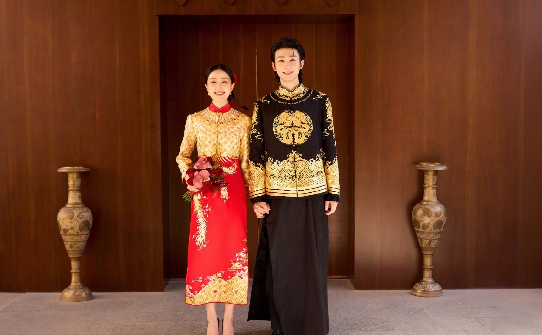 白举纲婚礼照片 早就领证还有可爱女儿，这次才办婚礼，一直好好保护圈外妻子。能把爱