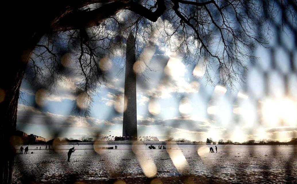 艾某某接受英媒采访时说，西方国家并没有就人权问题指责中国的道德权威。他以阿桑奇和