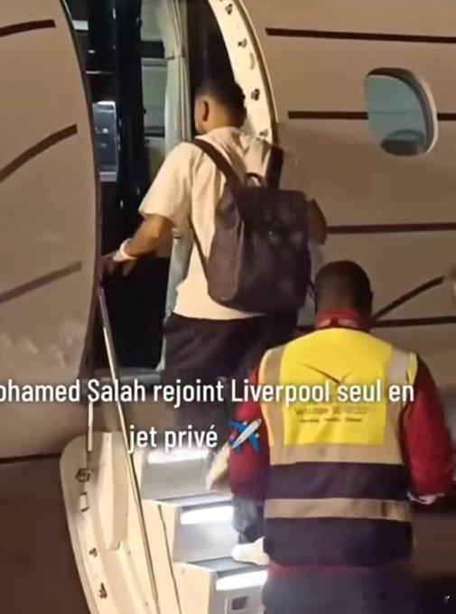 利物浦为萨拉赫及其家人提供了一架私人飞机，接送他从开罗前往利物浦。 