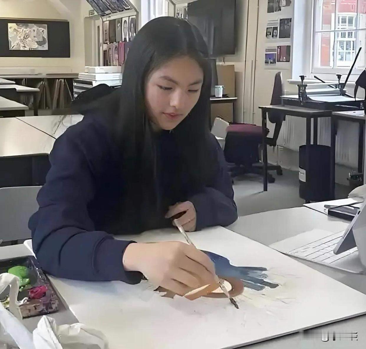 大家千万别被王诗龄的表象给骗了

别看她从小养尊处优

其实她是个非常聪明、优秀