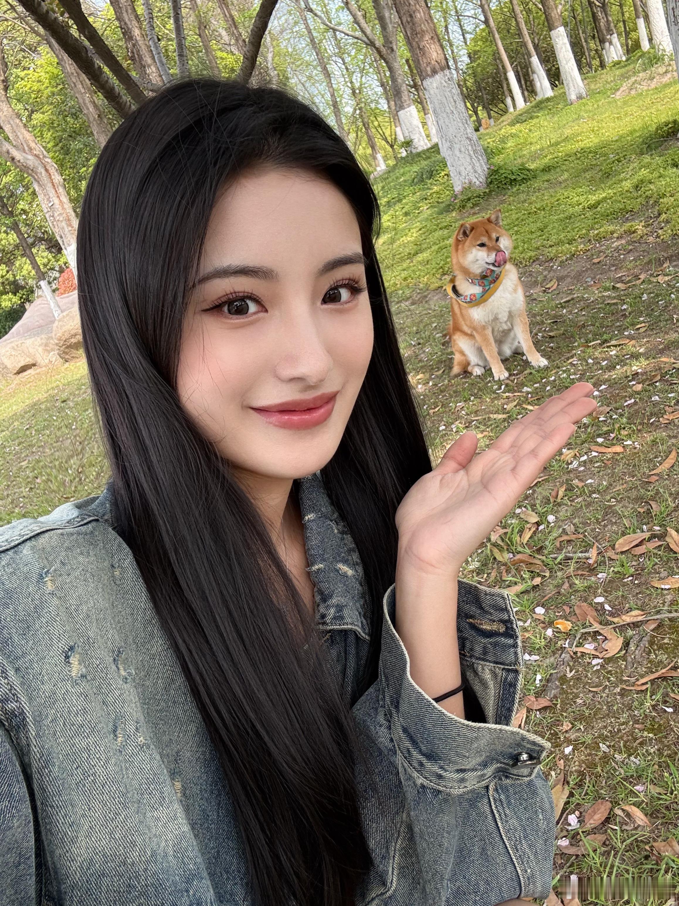 起猛了，你小子要造车了？！小狗在家最爱搭乘的“追觅扫地机器人号”交通工具要升级啦