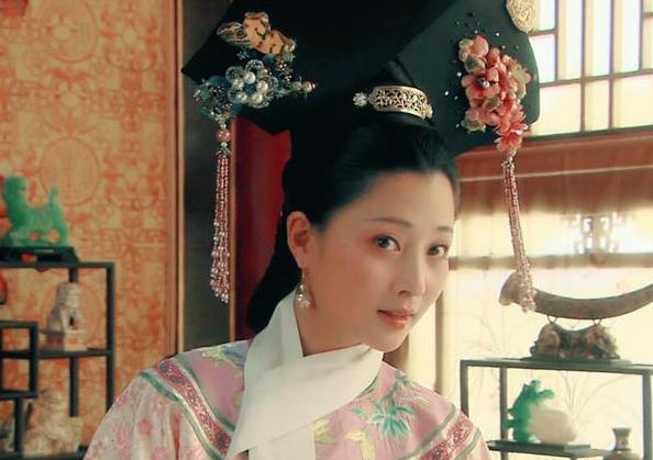 1907年，太监小德张对裕容龄格格说："我们结婚吧。"格格抬手就扇了他一耳光，怒