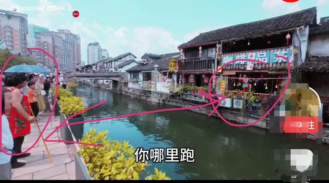 牛鬼蛇神出来了。

陈老爷子刚刚把7个葫芦摘掉，他边上的商户就迫不及待的挂出来7