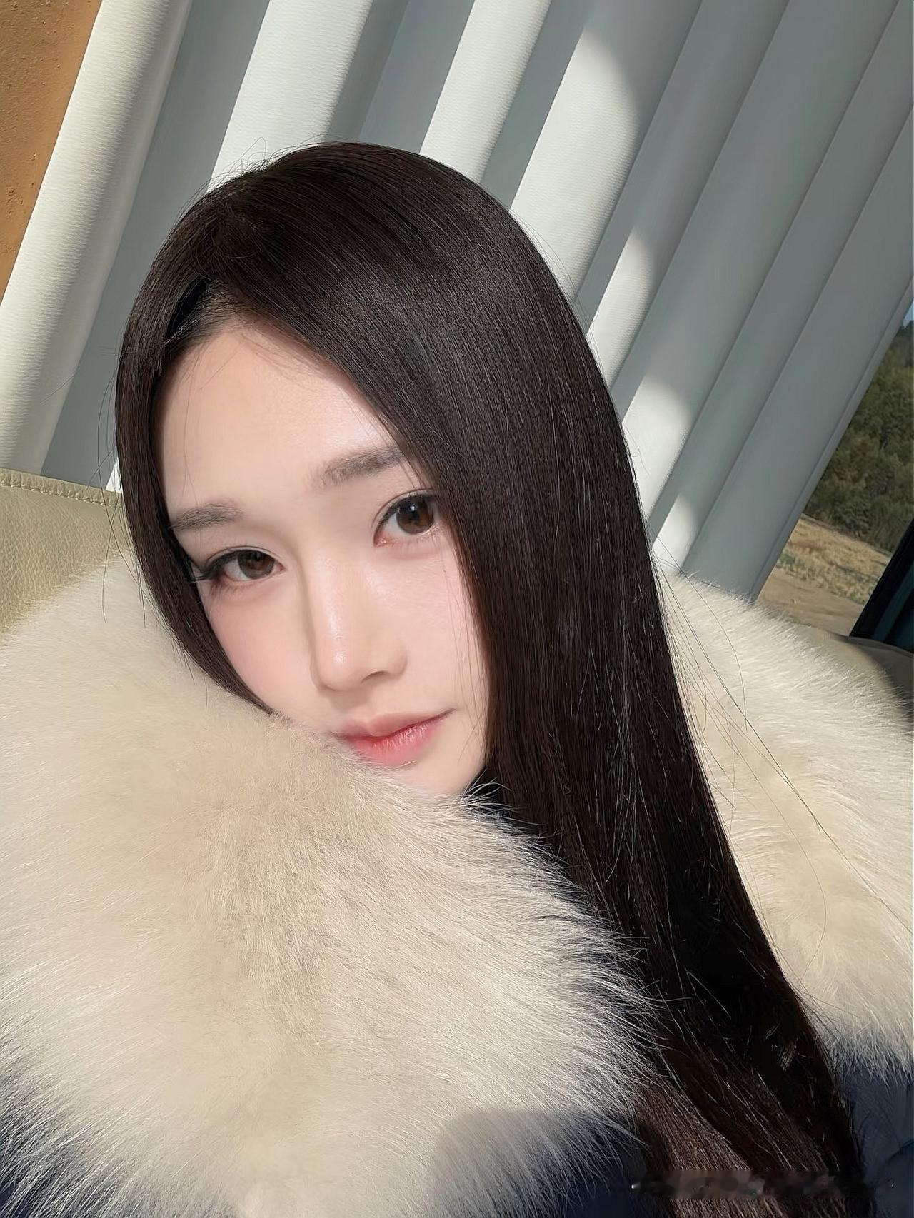 窗明几净，美人如画。温柔的江南女子[害羞][害羞]