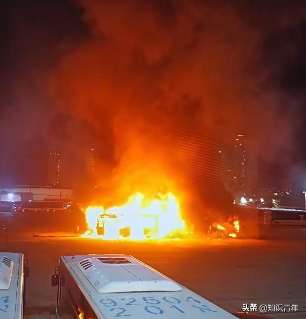 轰隆一声巨响，美军舰载机一头栽进印度洋

3月26日，美国和以色列对伊朗发起军事