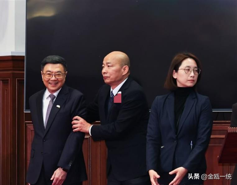 卓荣泰拒副署法案 韩国瑜深夜再呛

针对卓荣泰不副署立院三读通过的“未来账号法案
