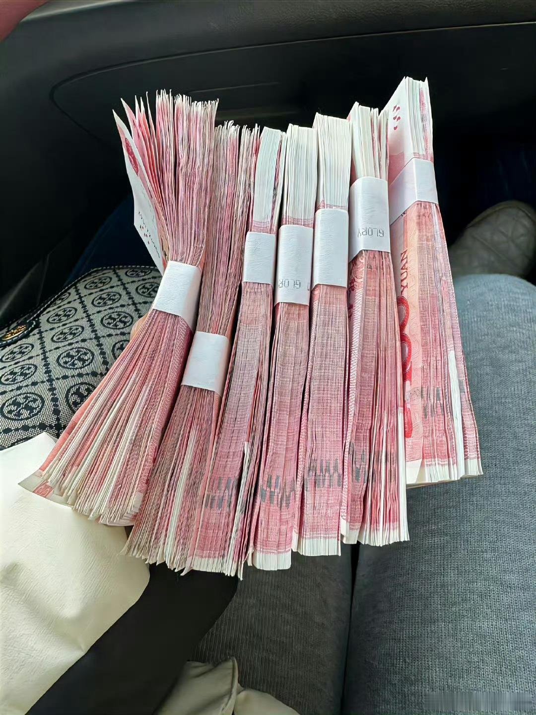 本月财运亨通，玄学加持！是否愿意接受这份好运？ 