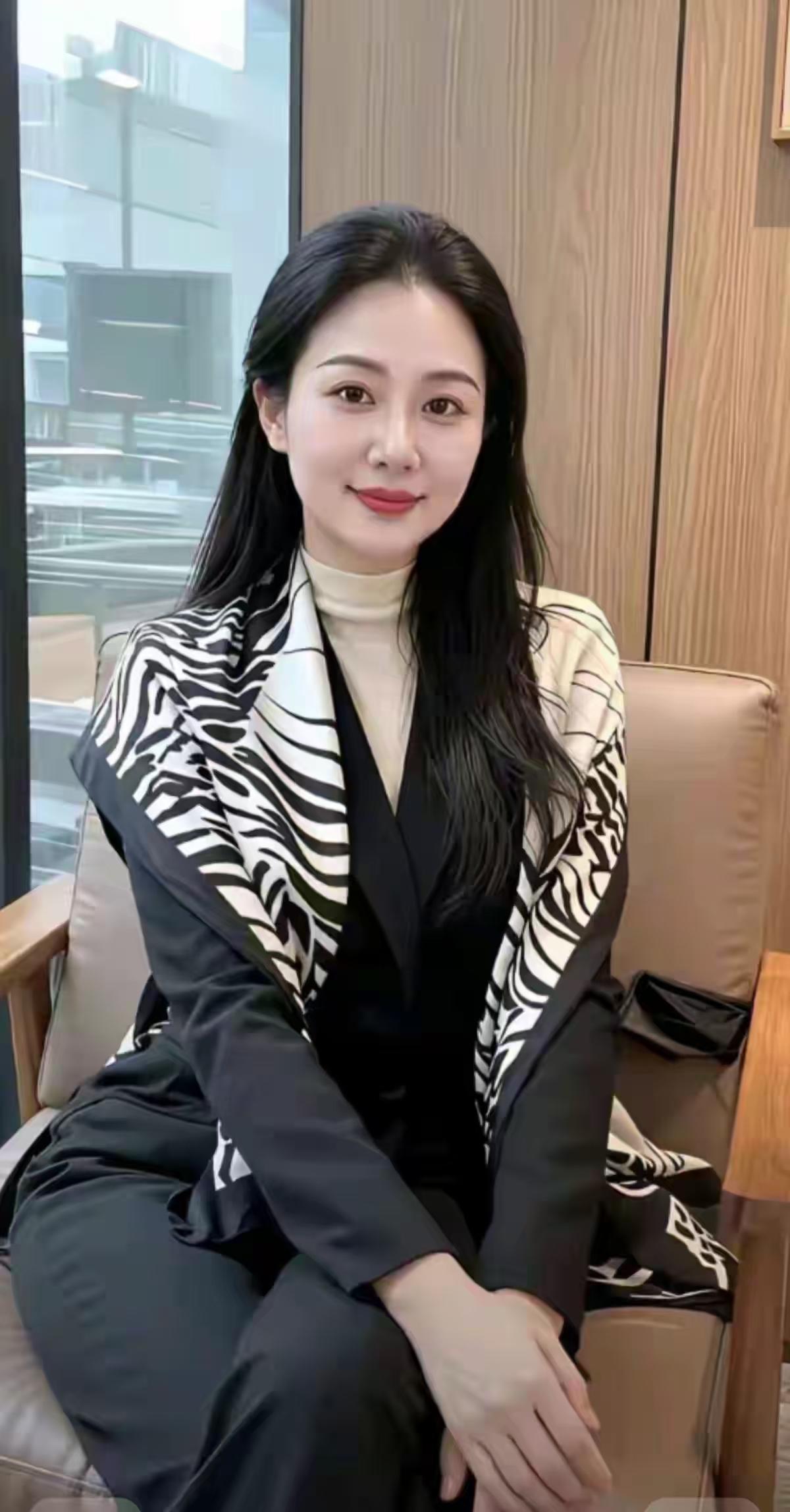 你如一袭暗香，弥漫在清风明月的风景中，流淌在花香满径的欢愉里，养了眼眸，醉了心扉