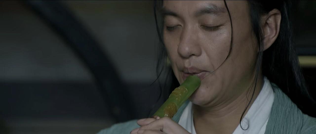 《华山论剑》有一幕黄药师开大的戏份真的太炸了。

那就是柴老爷子找黄药师比武。