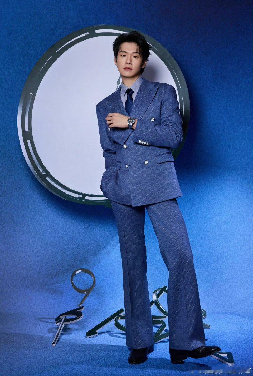 魏大勋精密轨迹魏大勋蓝西装look魏大勋精密轨迹，好帅啊， 