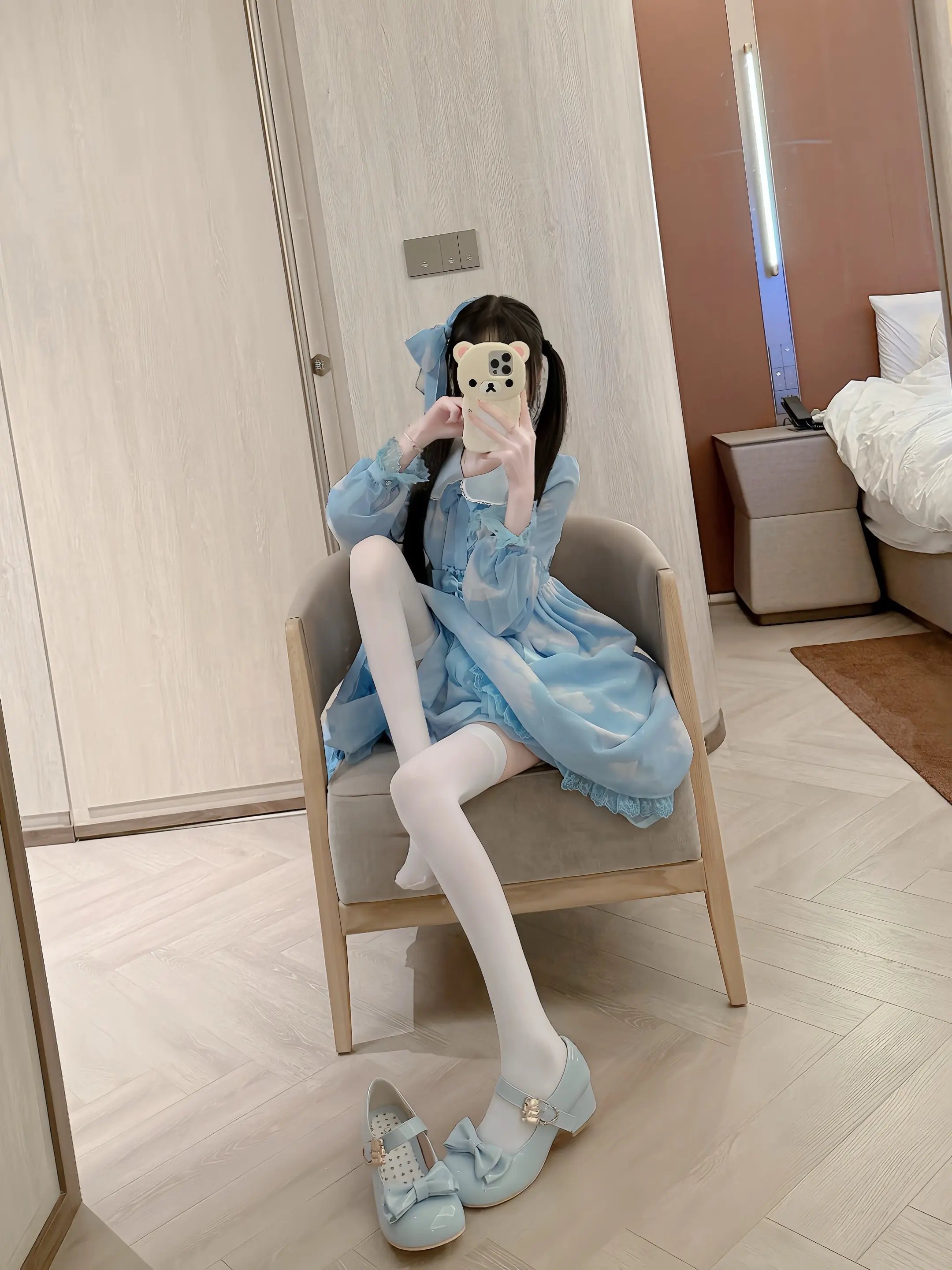 如果你不开心 我可以跟你说最早的早安和最晚的晚安