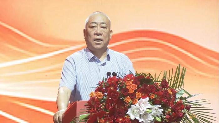 "这难道不是在演戏吗？"河南矿山中秋宴请15000人、给员工父母每人发600元红