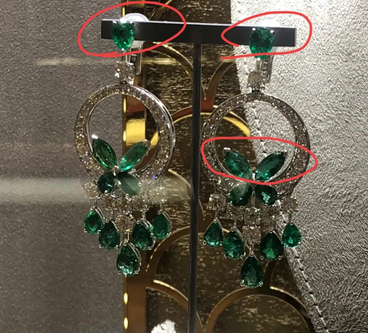 来来来不急着划走，让大家见识230万耳环真实是什么样子！是真品。
对比了一下，黄
