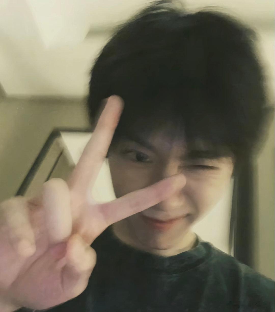 李卿 lq李卿 春天是个盛大的形容词我想你刚刚合适𝓢𝓹𝓻𝓲𝓷𝓰 𝓲