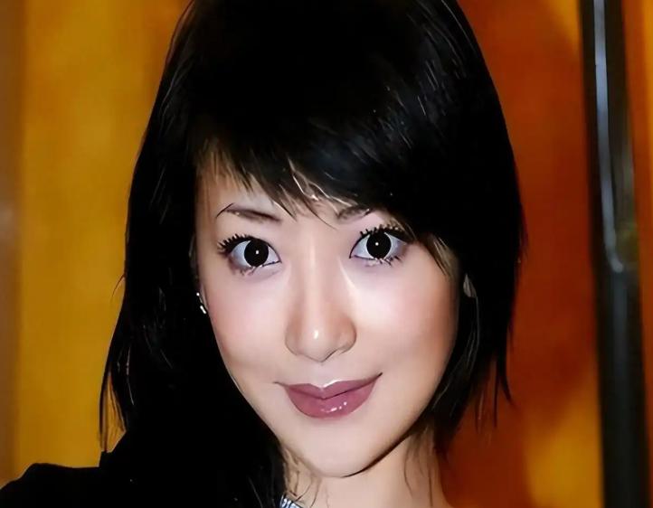 “艳照门”过去18年，她跌入谷底又一步步爬了上来，再度翻红。自曝曾整整3年无戏可