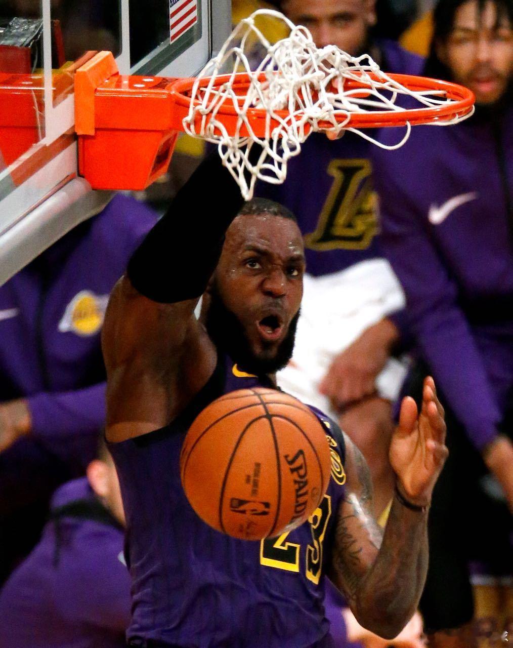 NBA勒布朗詹姆斯湖人管理层动态詹姆斯续约传闻Windhorst透露，詹姆斯目前