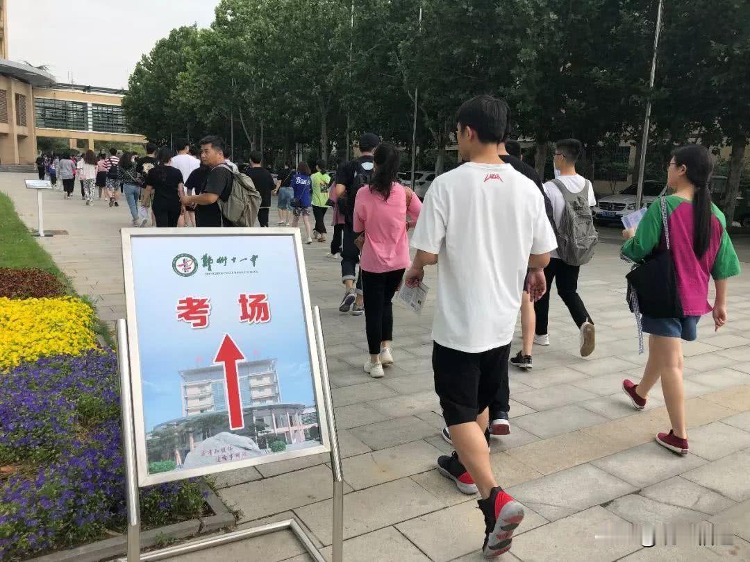 每年到这个时候，我就会回忆起儿子高考的那段日子。那时候，心里全是纠结和担心，一会