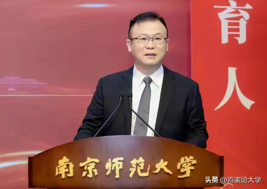 南京师范大学换帅一事颇具看点。

华桂宏校长生于1966年7月，他在距离退休仅剩