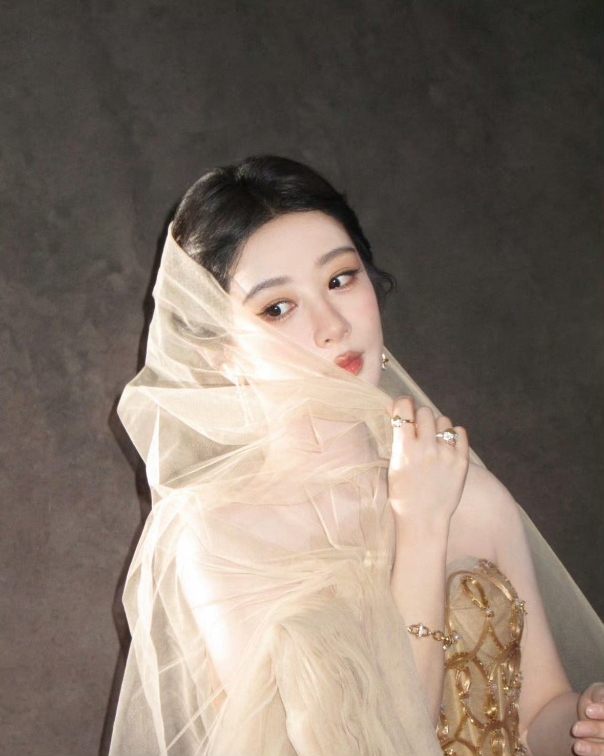 杨紫夏日爱心站yz宝曼兰朵全球品牌代言人杨紫 紫神好美