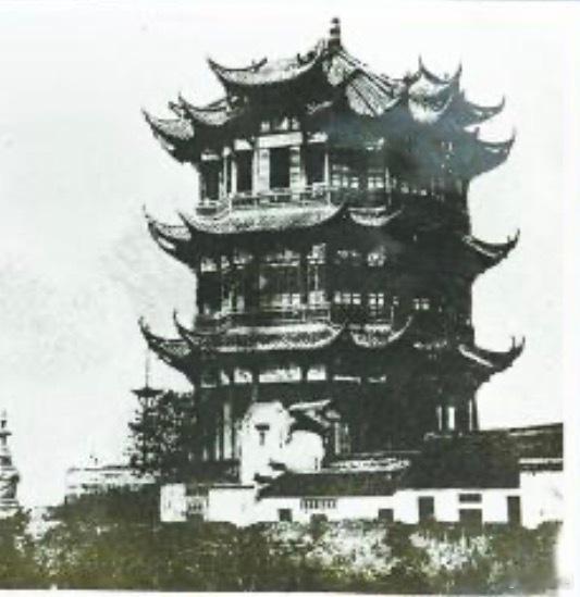 夜游黄鹤楼。黄鹤楼真迹最早始建于公元223年的三国时期，当时不过是个二层的简陋小