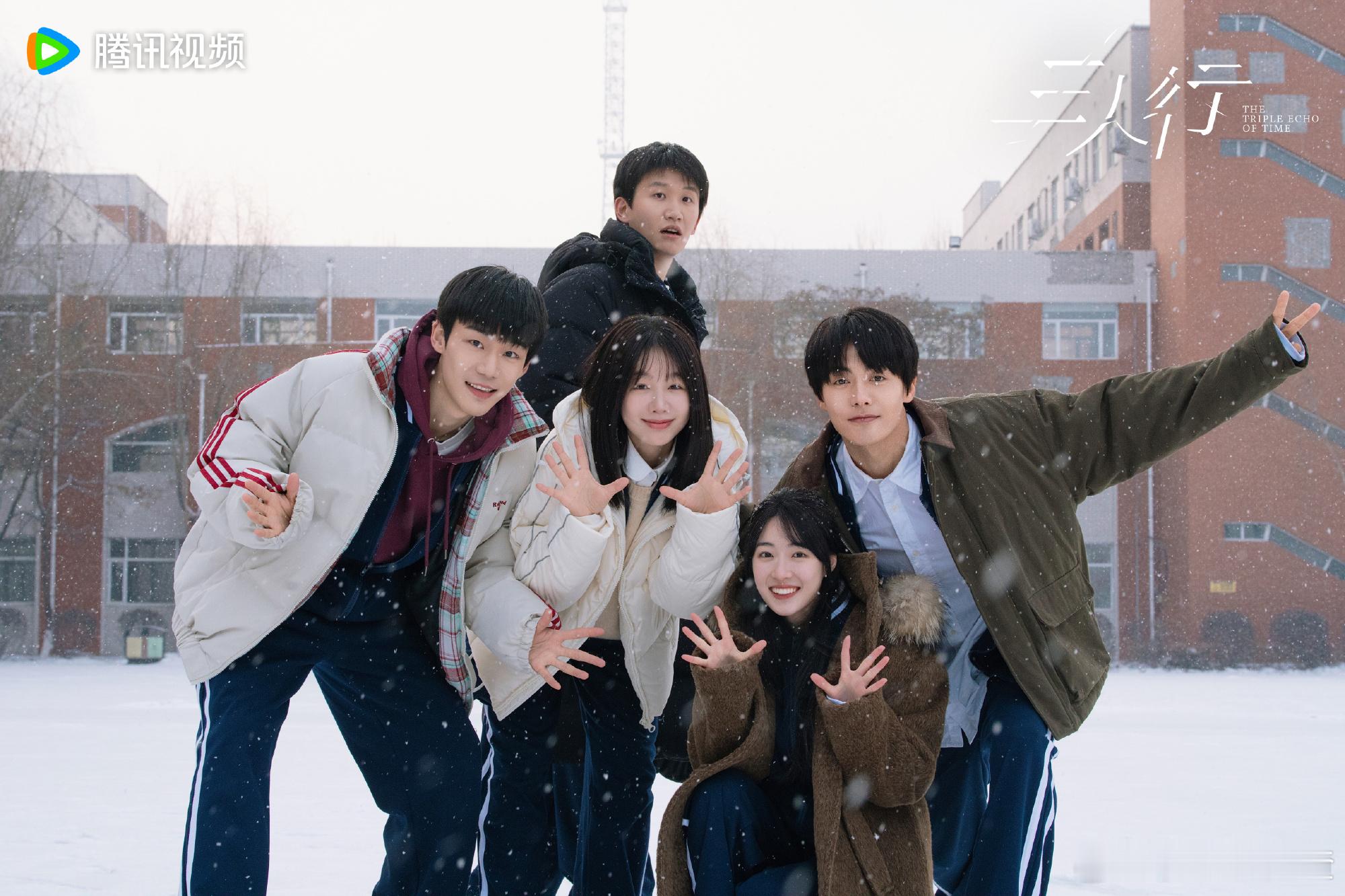 家人们快来看！马天宇为了《三人行》开启疯狂直播模式，一周五场不在话下。南昌后台、