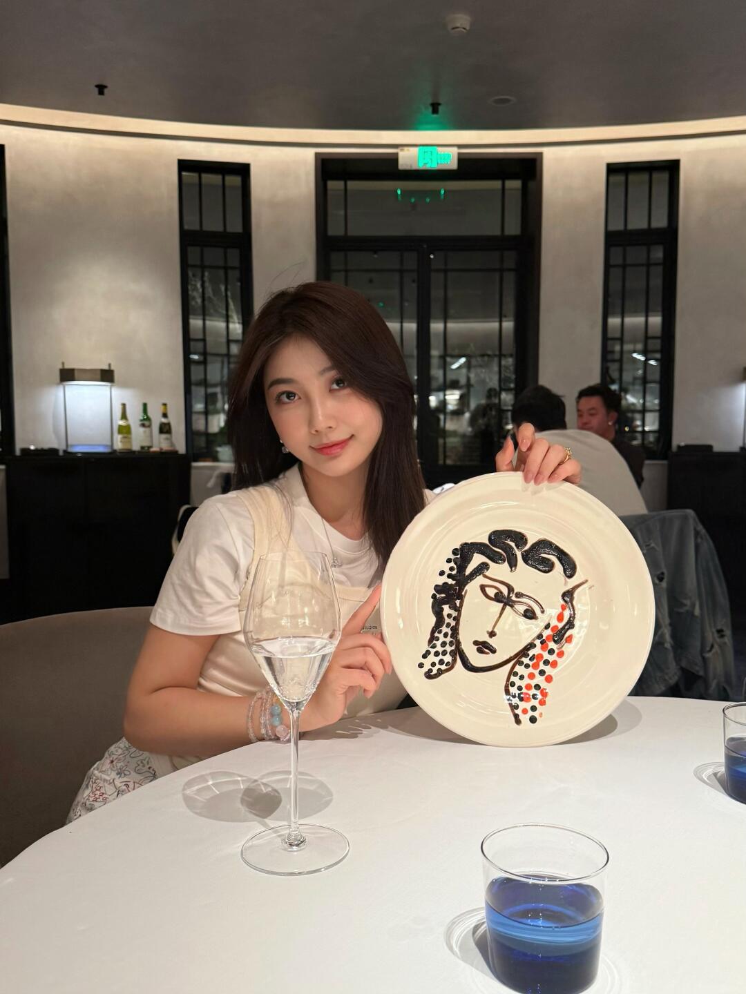 今天只吃盘子不吃饭 🍽️ Scilla