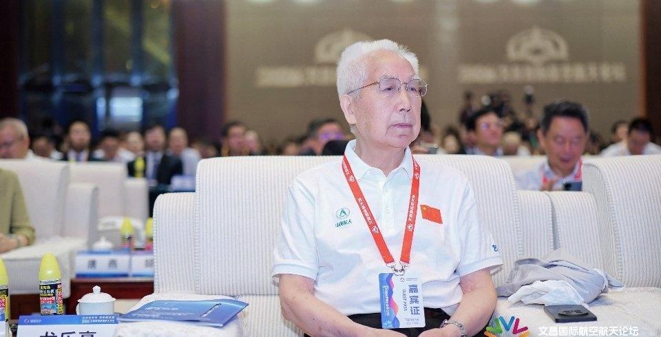 满头华发的龙老如约而至2026文昌国际航空航天论坛 ​​​
