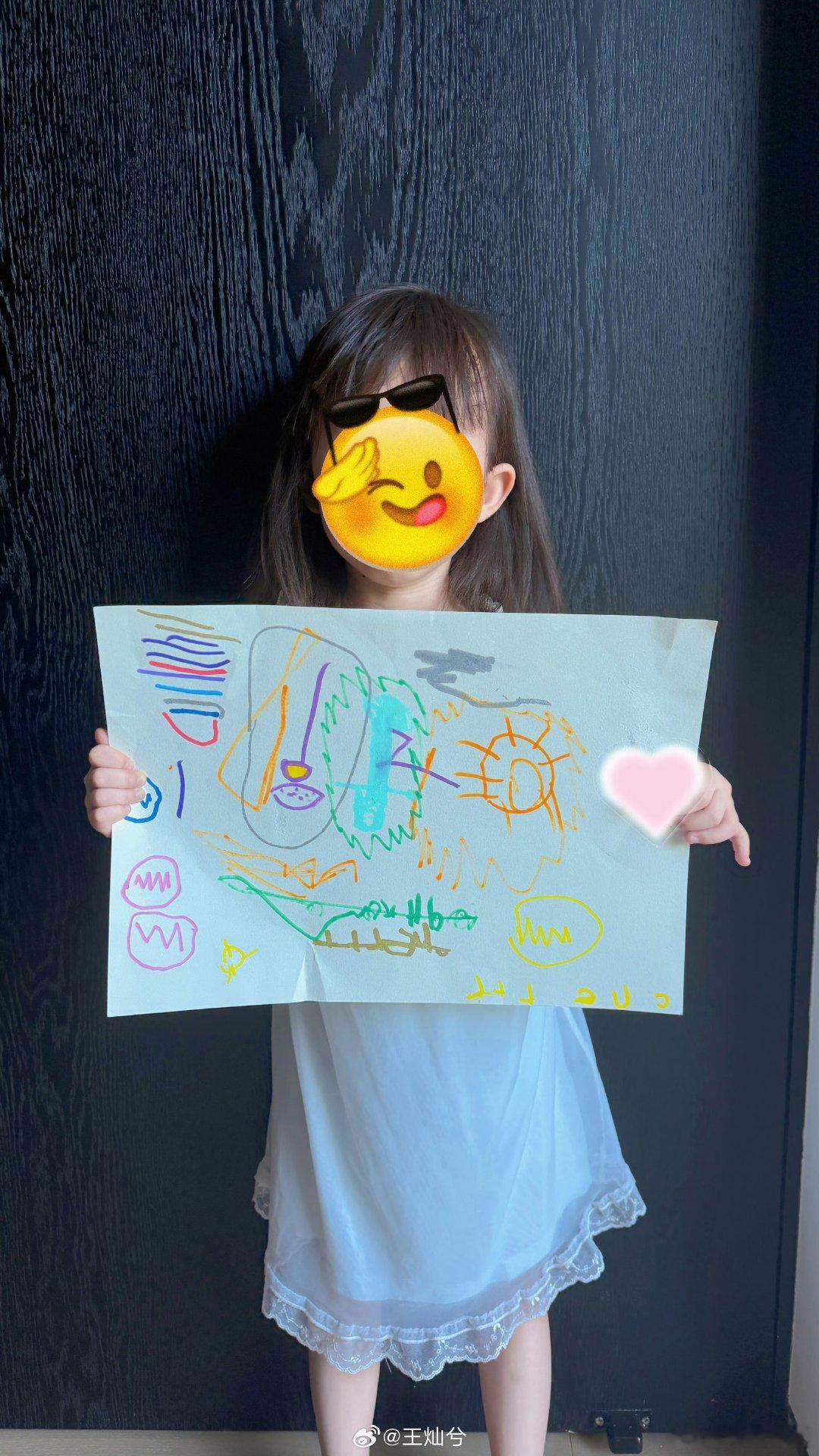 王灿晒5岁女儿画的画王灿说没看明白女儿画的啥王灿晒5岁女儿画的画，建议王灿直接问