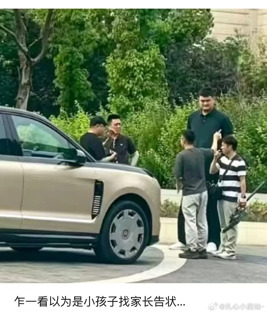 乍一看以为小孩子找家长告状…哈哈哈哈 