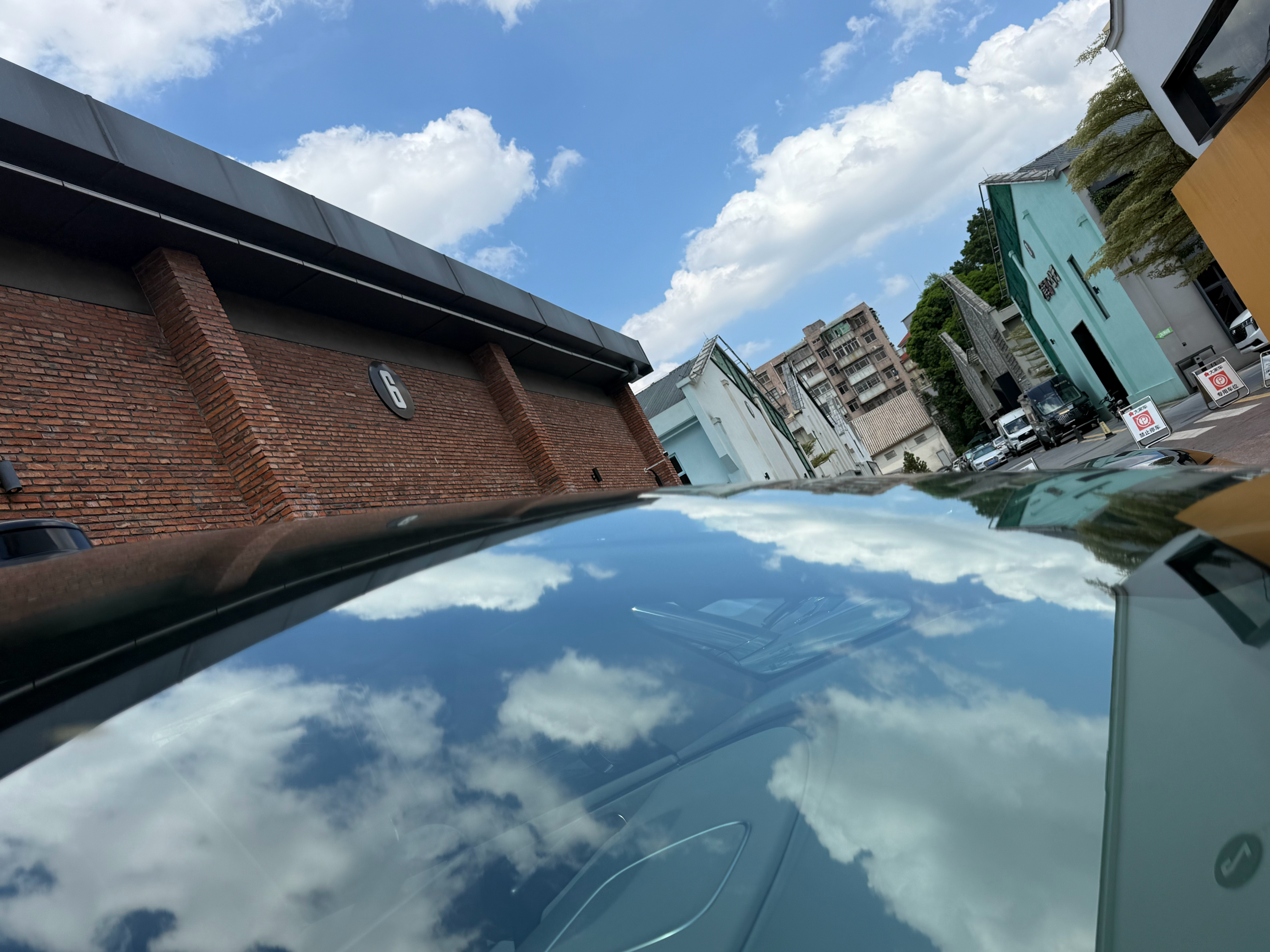 HUD 目前是整车体验问题的重灾区，尤其是大尺寸、曲面大一些的风挡，对 PVB 