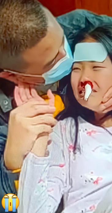 泪目！四川一名年仅8岁的小姑娘身患白血病晚期，留给她的日子不多了，孩子明明自己承