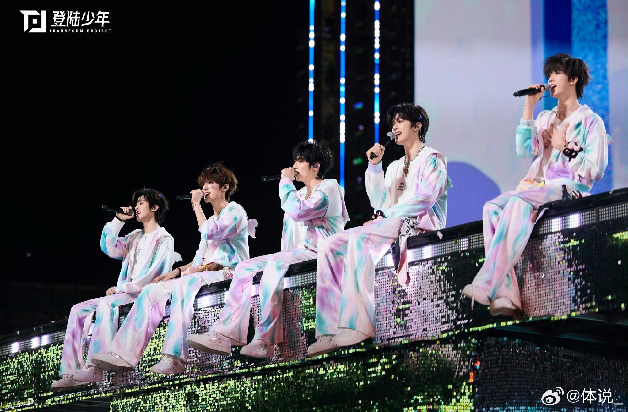 登陆少年应到5人实到5人登陆少年应到5人实到5人！苏新皓伤愈归队凑齐完全体，东方
