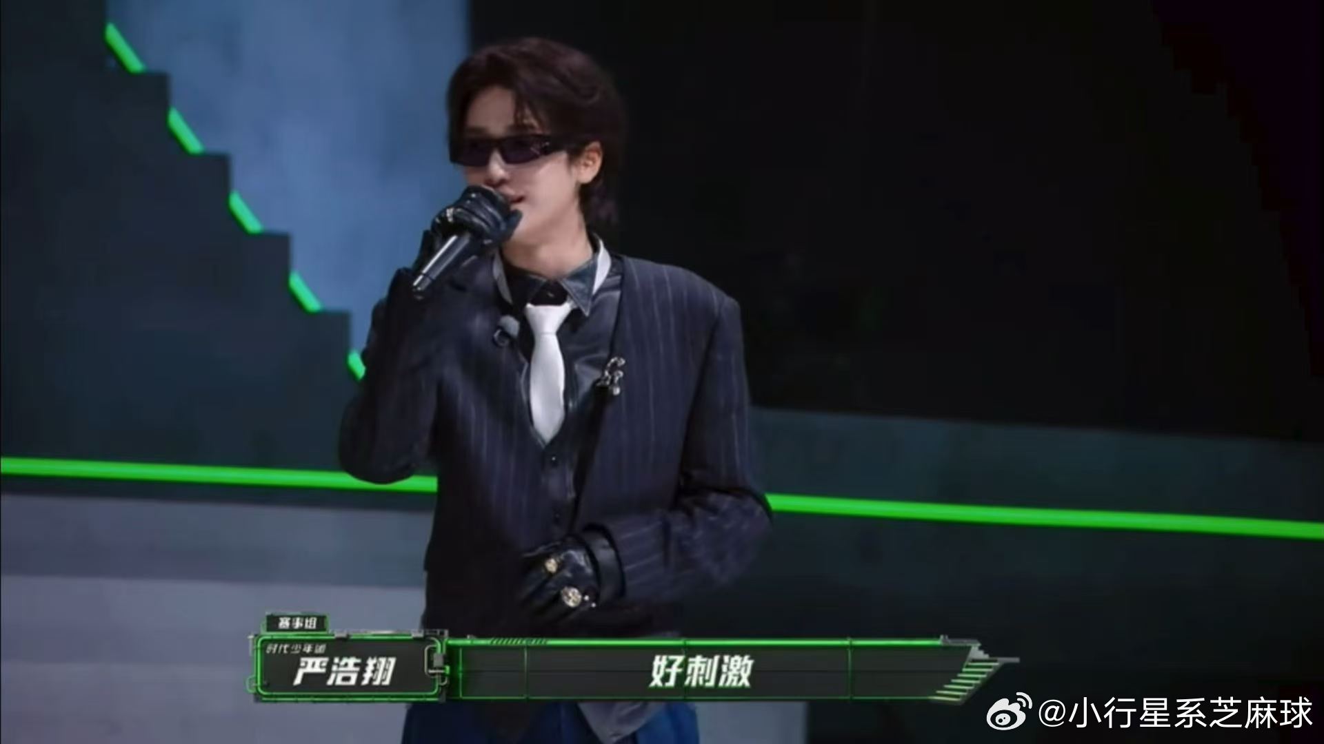 严浩翔："哇血战组好刺激～"王一珩：（撅嘴）。这画面感太强，小孩那不服气通常在说