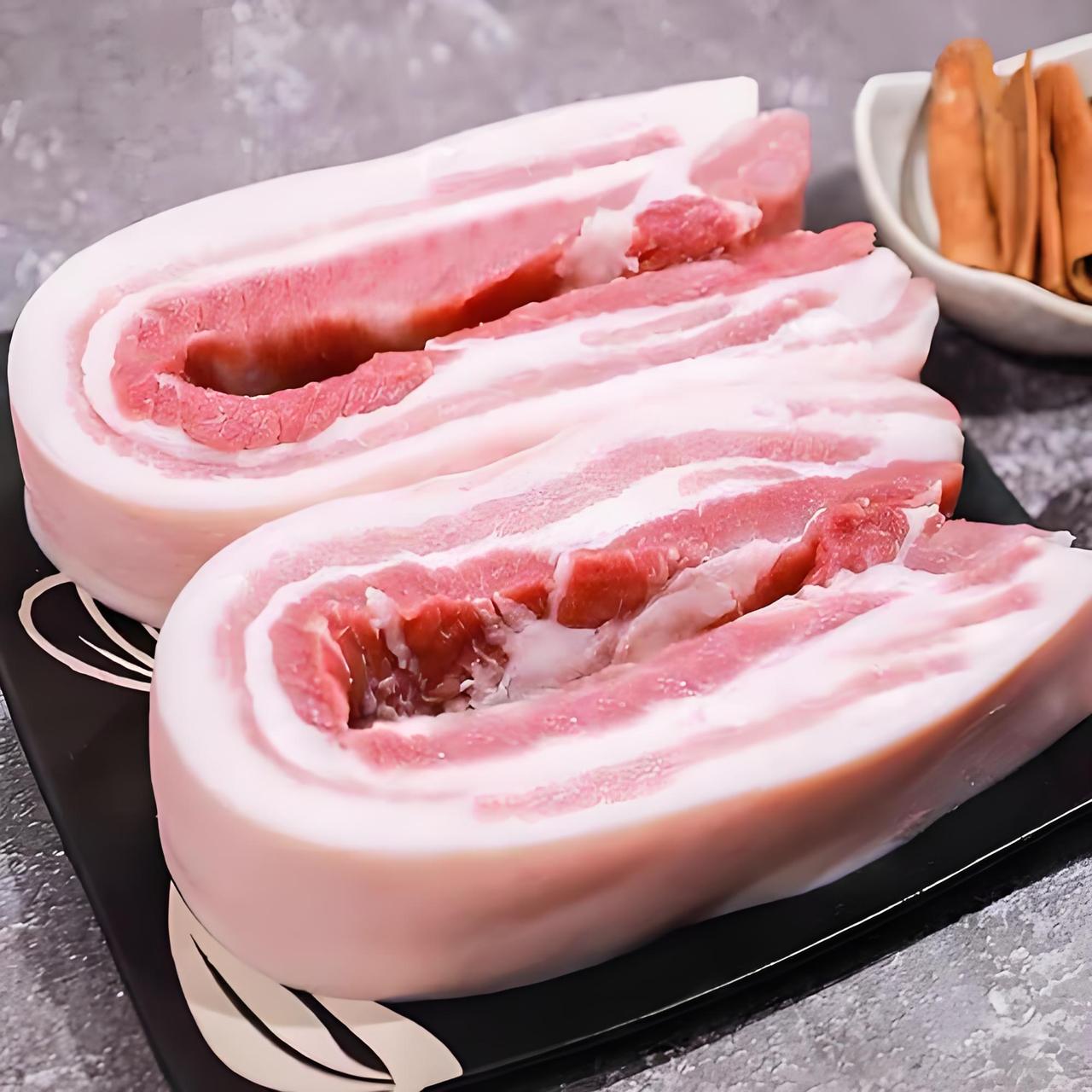 吓人的五花肉，惊人的价格，昨天听说超市搞活动，就进去转了一圈，发现五花肉标价，你