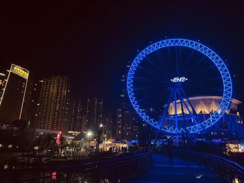 2026年的扉页，我用“稳、学、暖”三个关键词落笔，在平凡日子里，攒下了满溢的细