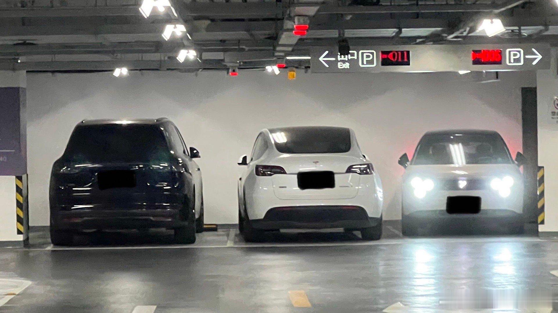 让我看看是哪个小机灵鬼在周六晚上，地下四层都没有车位的静安嘉里中心，找到了一个不