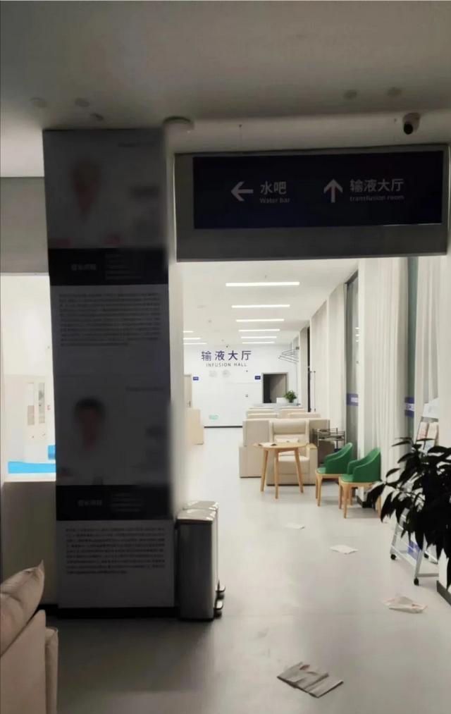 陕西宝鸡63岁的心梗老人看一颗牙，竟被全口拔光，这事儿太离谱！老人本只想修整左上