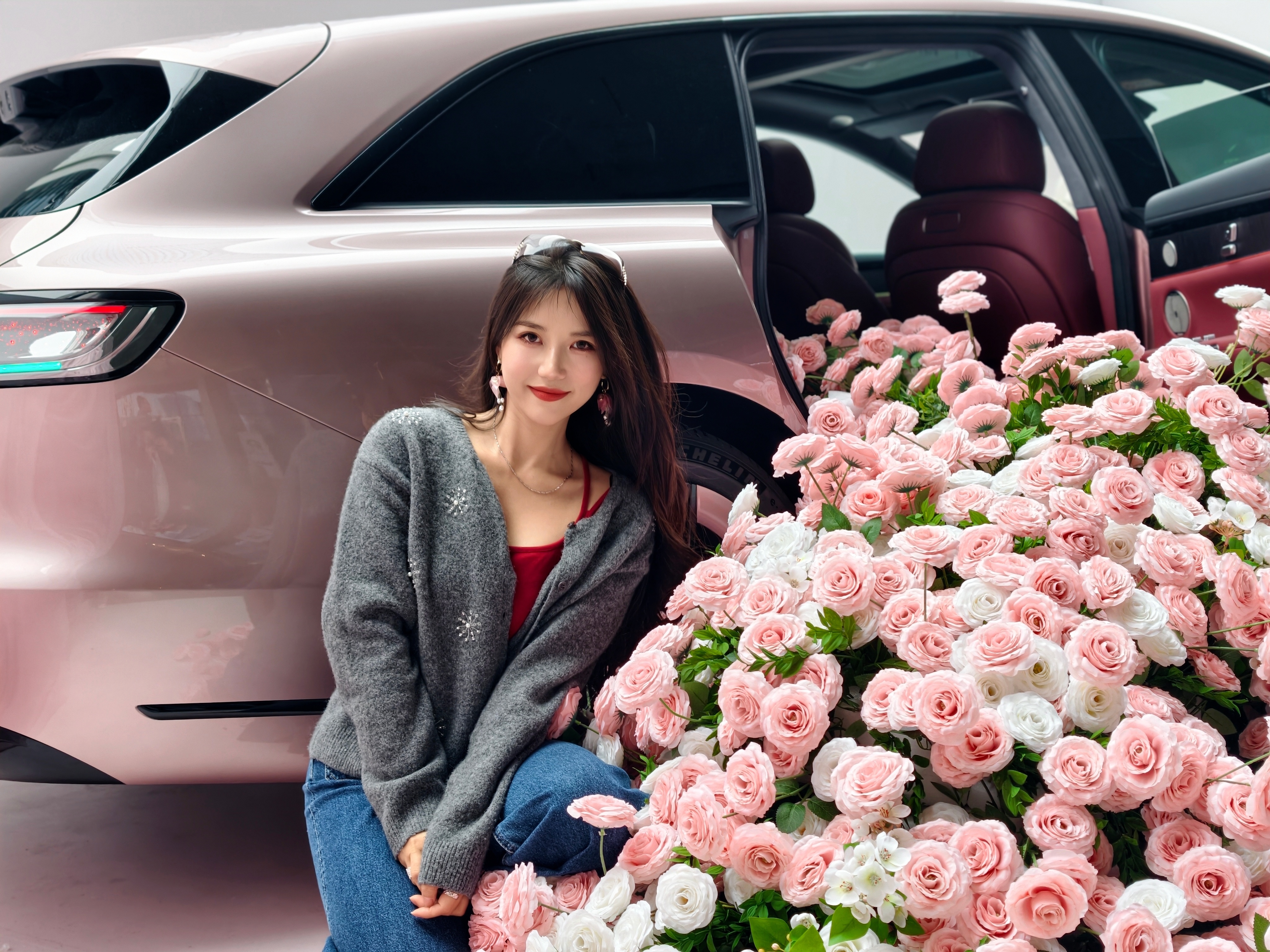 享界S9T/S9成为北京时装周AW2026 官方合作伙伴及指定礼宾用车，星玫粉和