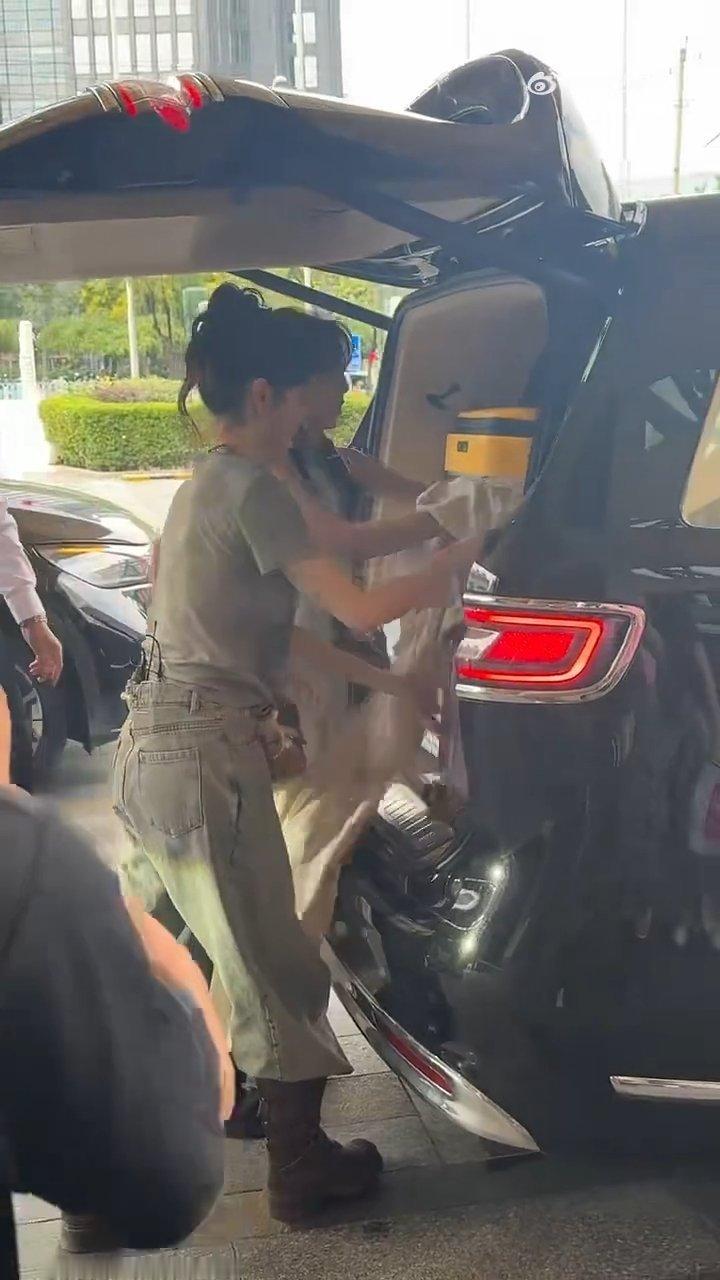 花少8开录张雅琪送王可花少小妹接力张雅琪送王可花儿与少年 仪式感满满！姐姐送妹妹