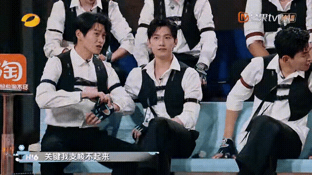 节目里魏大勋偷瞄了杨洋几次，反正我挺心疼的，刷到很多人说杨洋团队要下场了，只希望