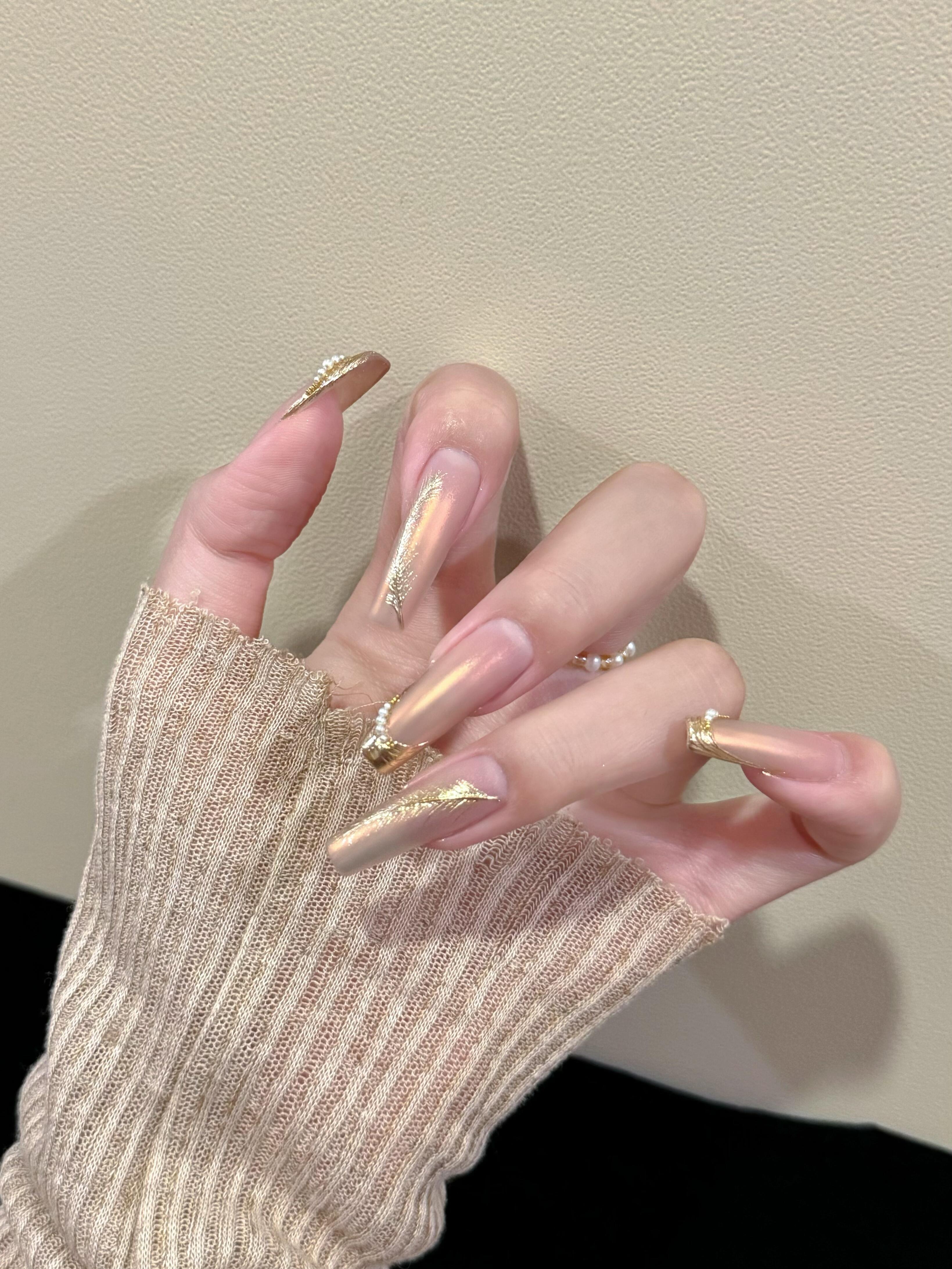 美甲  敲blingbling很中式的美甲💅🏻不规则纹理法式蹭金色魔镜粉噂嘟