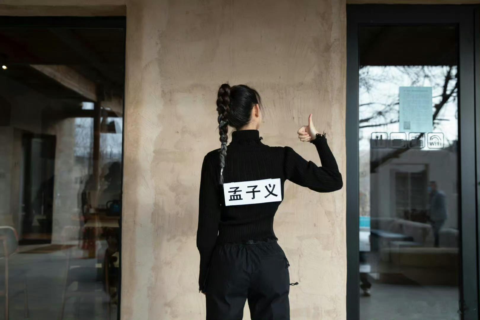 孟子义跑男出发图鼻祖孟子义跑男的出发图每次都那么的美，时而神秘沉稳，时而活泼可爱