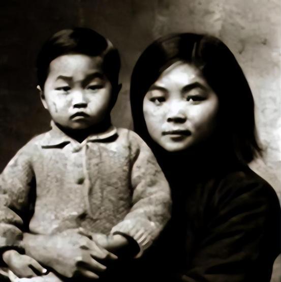 老帅们问陈赓儿子：你爸是什么将？陈知非一句话令众人捧腹大笑
“1956年初冬的一