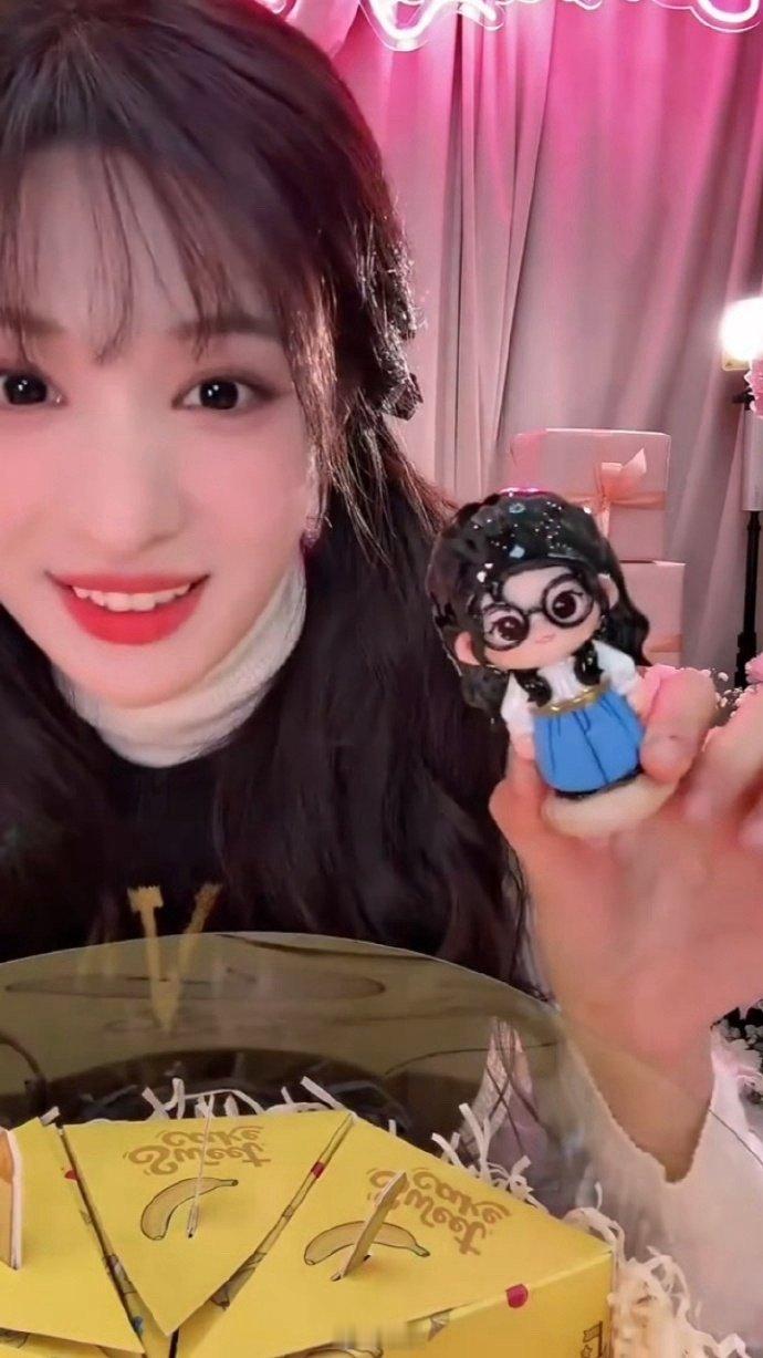 王楚然拆角色盲盒谁没看王楚然生日直播我真会哭😭 双马尾甜妹可爱到犯规，美到让人