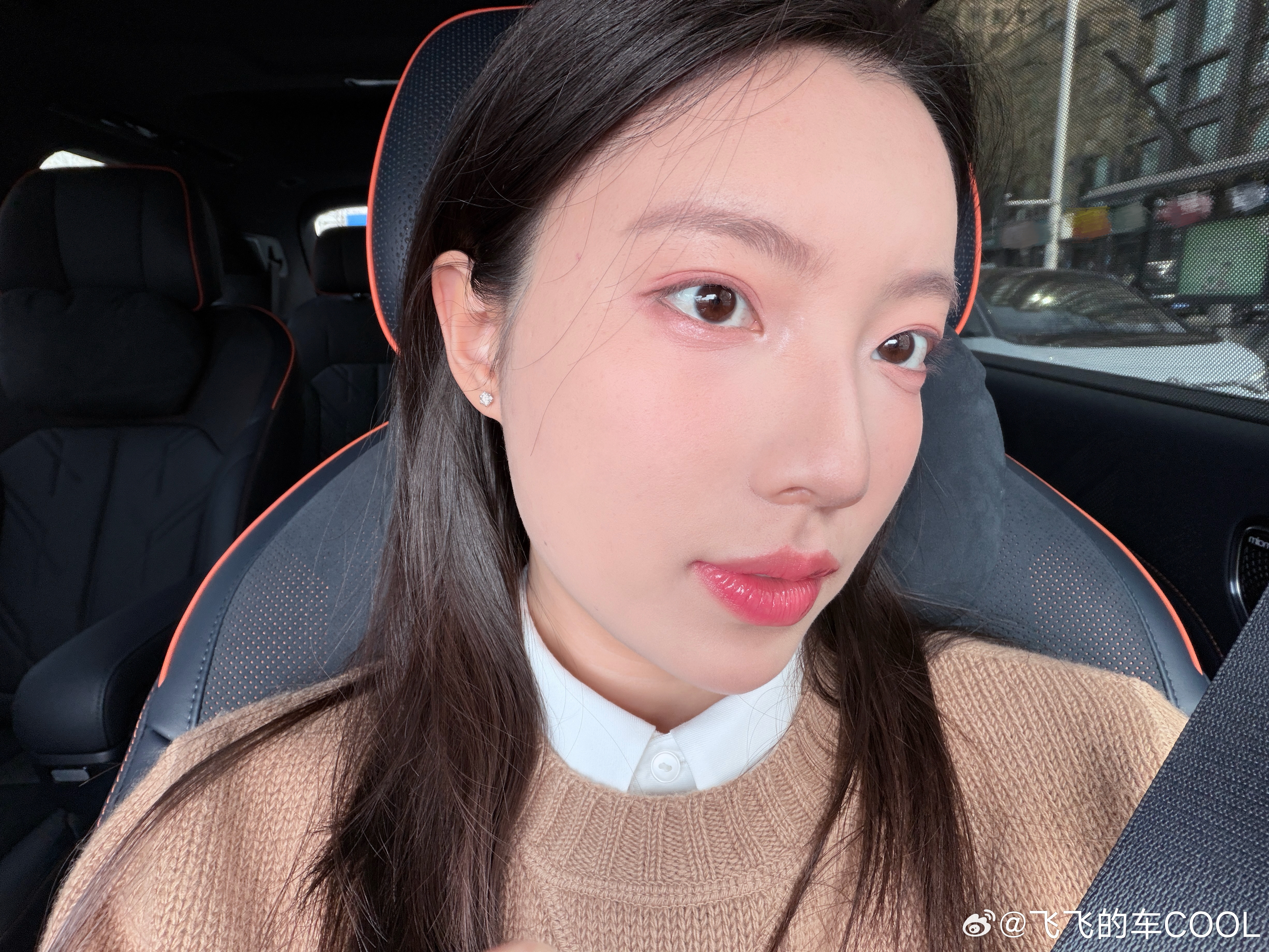 祝大家周末愉快呀～我今天亮晶晶的妆好看不 